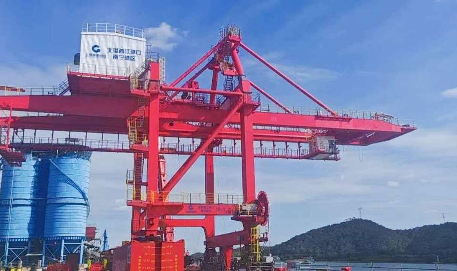 北港西江港口南宁港港宁港区扩能改造设备现场图