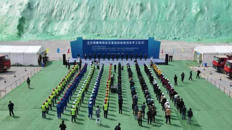 乌东德翻坝转运交通基础设施项目开工现场资料图。