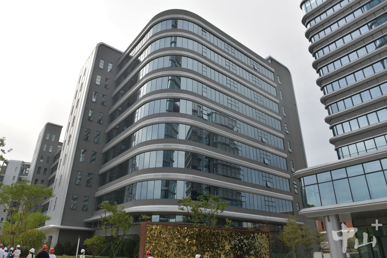 中山清洁能源产业项目现场建筑照片。