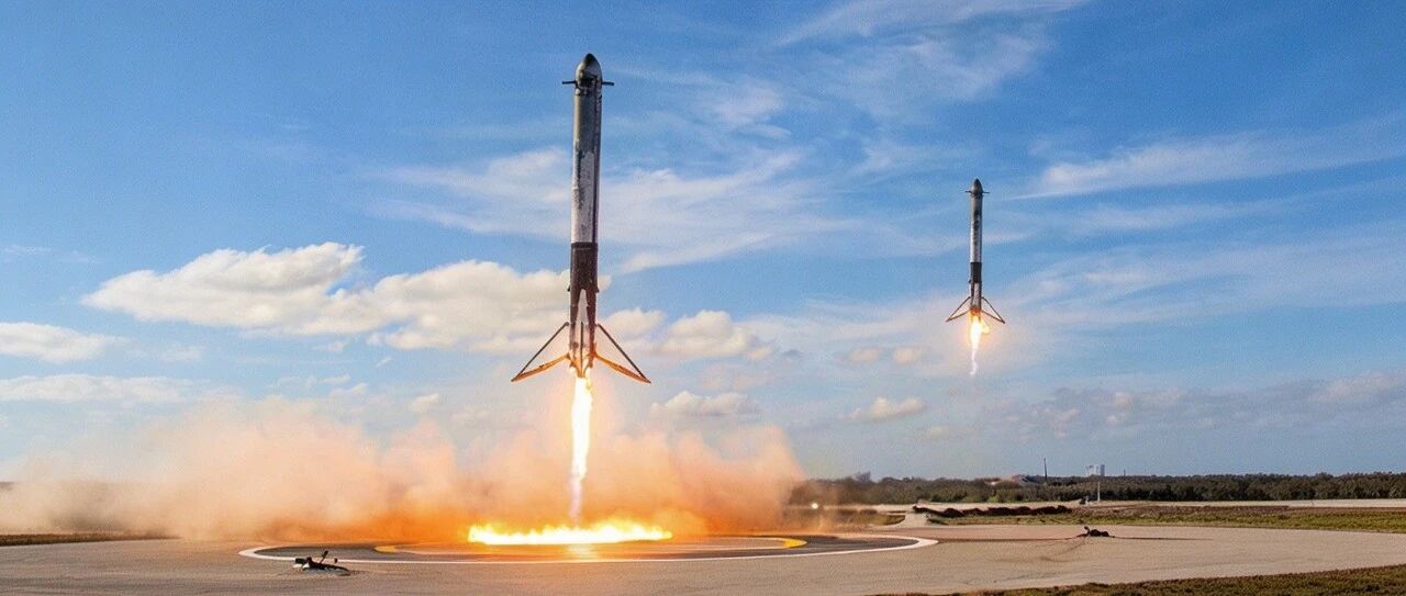 SpaceX 火箭发射画面。