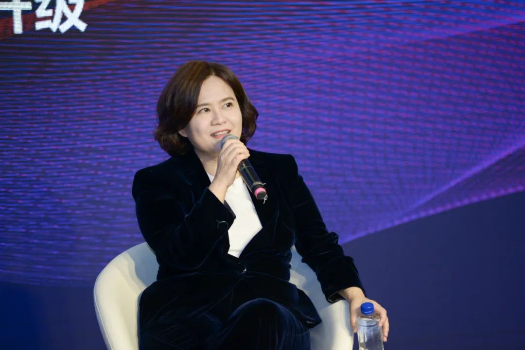 36氪山姆高管变动报道所配人物图。
