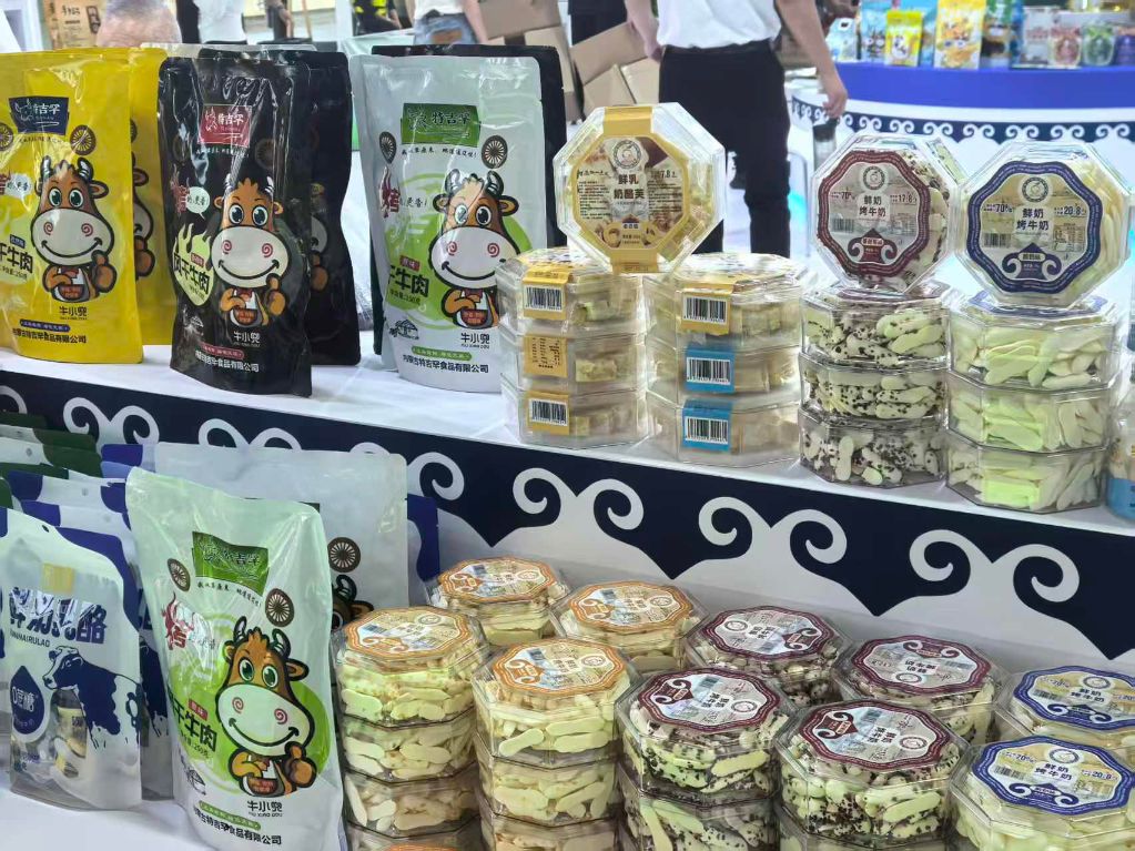 9月20日，中国—东盟博览会智慧农业展区展示内蒙古牛肉干和乳制品。