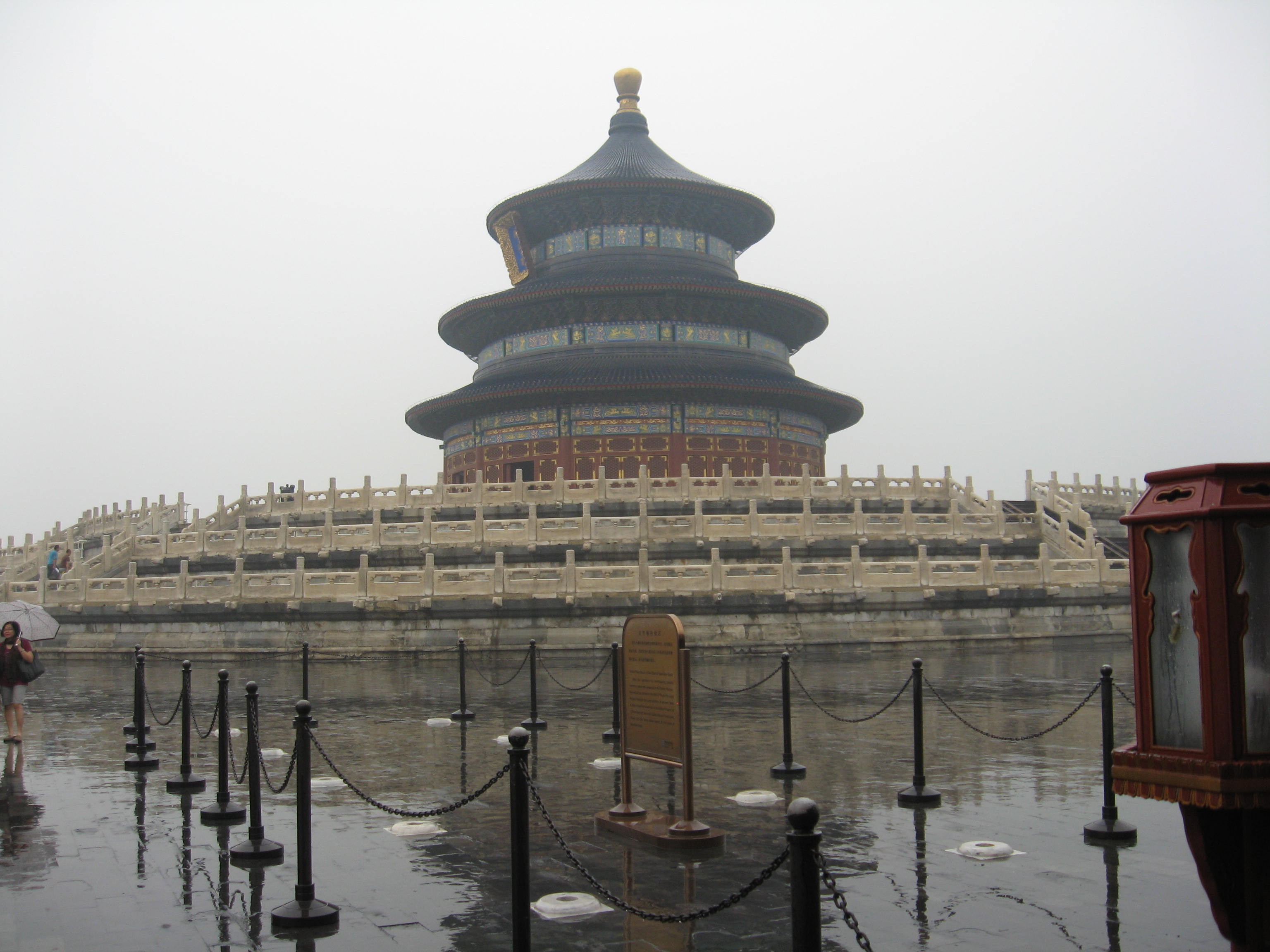 2012年北京天坛资料图，非2026年中秋假期现场。